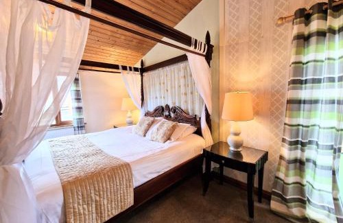 Kelty Ski Chalet | Lomond 3 with Private Hot Tub - Fife - Loch Leven - Lomond Hills -Pet Friendly