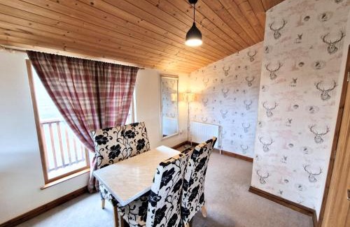 Kelty Ski Chalet | Lomond 3 with Private Hot Tub - Fife - Loch Leven - Lomond Hills -Pet Friendly
