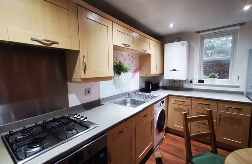 Edmonton Apartment | London 2 x Bedtooms 2 x Bathrooms Apartment