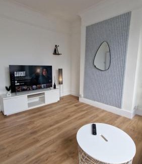 Tottenham House | London 3 bedrooms House with Parking