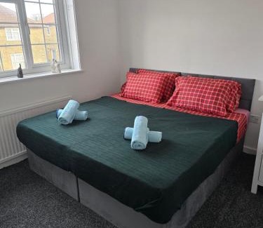 Downham Apartment | London House near Greenwich, Free Parking, Free WIFI