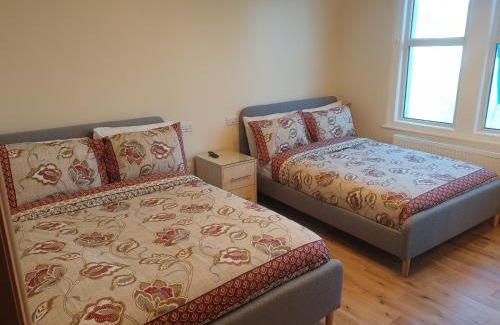 Valentines Apartment | London Luxury Spacious 2 Bedroom Apartment 4 mins from Ilford Stn. FREE parking