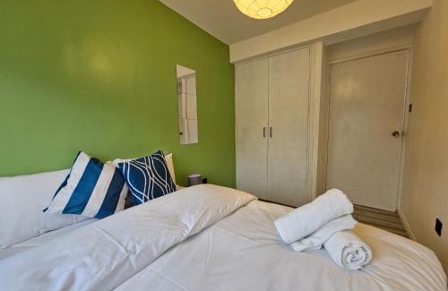 Bow House | London Mile End Rooms