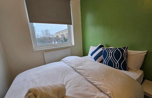 Bow House | London Mile End Rooms