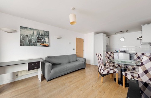 Stratford Apartment | London Oasis Apartment