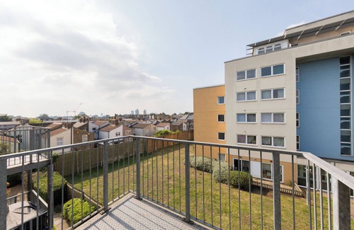 Stratford Apartment | London Oasis Apartment