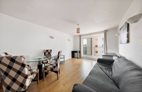 Stratford Apartment | London Oasis Apartment