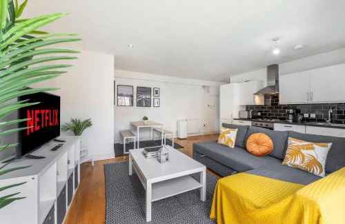 Bishop's Apartment | London Waterloo Apartment with Large Private Terrace - View of the London Eye - 1 Bedroom 1 Bath