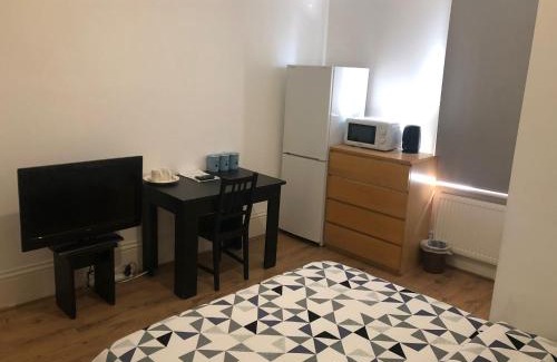 West Ealing House | London x DM Weekly x Monthly Discounts x W13