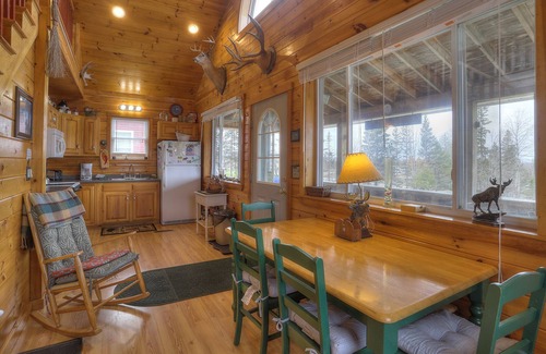 Rangeley House | Lone Moose - Cute Cabin within walking distance to downtown Rangeley