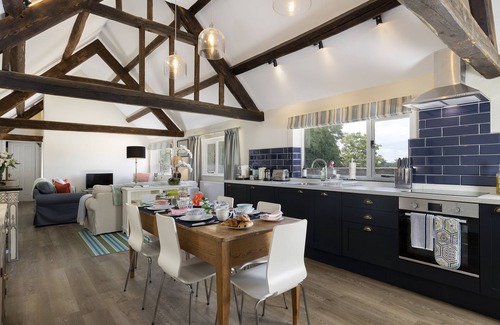 Cirencester House | Long Barn has been tastefully refurbished to a high standard, with swimming pool