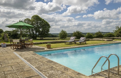 Cirencester House | Long Barn has been tastefully refurbished to a high standard, with swimming pool