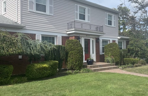 Baldwin House | Long Island Family Friendly w/hot tub 15 min from the Beach!