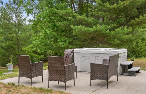 Traverse City House | LONG LAKE RETREAT- Hot tub, Pool table, Firepit