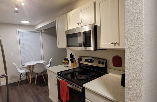 Bremerton Apartment | Long Term Discount! 1BR Home, Close To Everything