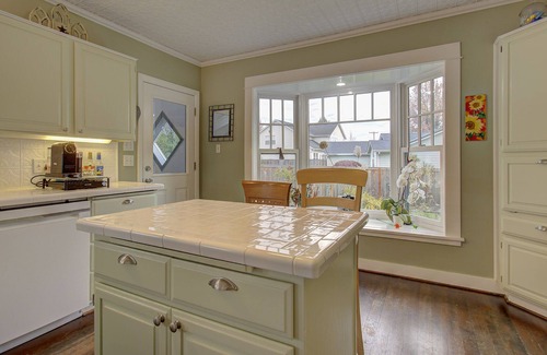 Pleasant Valley Apartment | Long Term Discounts in Historic Home!