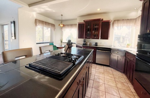 Rosemont Summit House | Long Term stays welcome! Gorgeous house with monthly discounts!