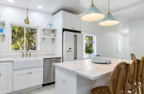 Longbeach Village House | Longboat Village 3brm pool home