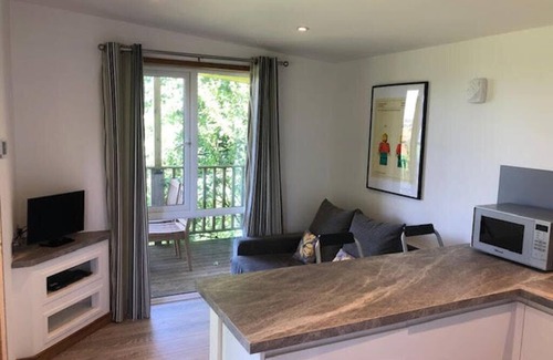 Burgh Island Cabin | Longtails, lodge retreat in beautiful scenic private location, Bantham, S. Devon