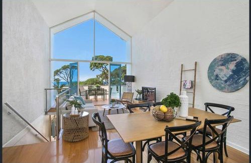 Point Lonsdale Apartment | Lonnie Beach View Apartment