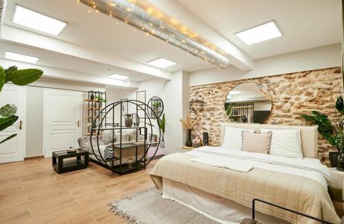 20th Arrondissement Apartment | Loods Cinema - Florian