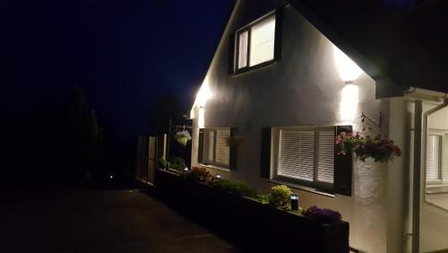 Looe House | Looe Holiday Home Cornwall Sleeps 2 Self Catering No Pets