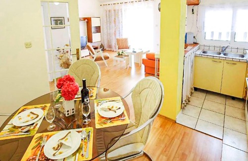 Ist Apartment | Look forward to a cosy family holiday where you have everything close by.