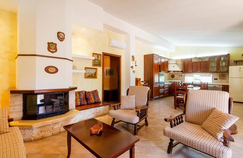 Villa Castelli House | Look forward to a great vacation in the beautifully located vacation home.