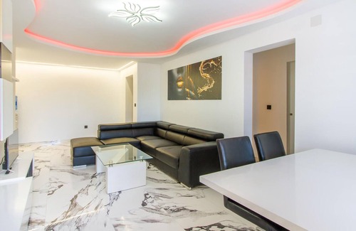 La Siesta House | Look forward to a relaxing holiday in this holiday home with sun terrace!