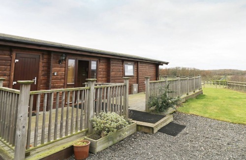 Grimley Cabin | LOOK OUT LODGE, pet friendly, with a garden in Hallow
