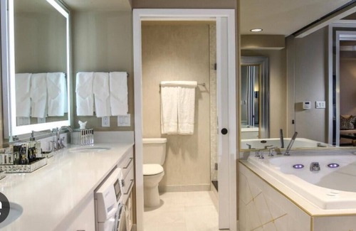 Las Vegas Apartment | Looking for a beautiful Suite short distance to the LV strip & the new Sphere?
