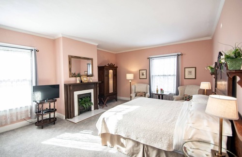 Old Northside Bed & Breakfast | Looking Glass Inn
