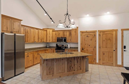Somers Cabin | Lookout Cabin at Flathead | Sleeps 7