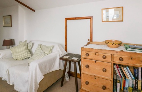 Polperro Apartment | LOOKOUT, family friendly, character holiday cottage in Polperro