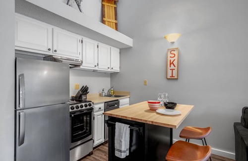 Lincoln Condo | Loon Escape