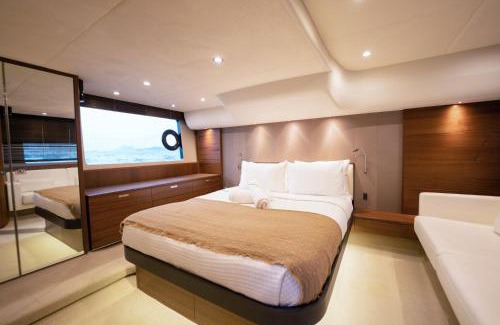 Dubai Marina Boat Rental | LOOP Yachts Rental