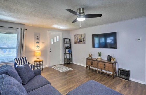 Lorain House | Lorain Lake Cottage Less Than 1 Mi to Lake Erie Fun!