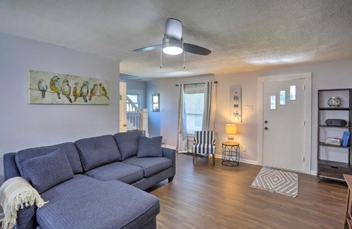 Lorain House | Lorain Lake Cottage Less Than 1 Mi to Lake Erie Fun!