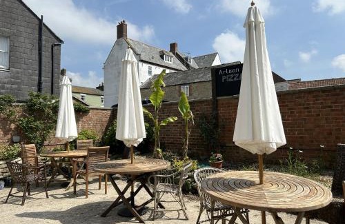 Bridport Bed & Breakfast | Lord Nelson Hotel