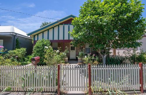 Orange House | Lords Cottage - Charming CBD Home, Pets Allowed
