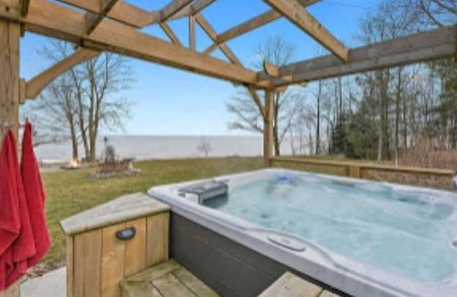 Dunnville House | Loremar Lakehouse!