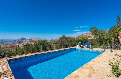 Antequera Villa | Los Olivos Antequera - Los Nogales by Ruralidays