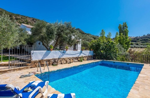 Antequera Villa | Los Olivos Antequera - Los Nogales by Ruralidays