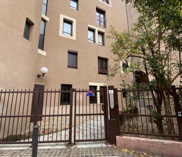Cahors Old Town Apartment | Lotapart t2 centre ville classé 3 étoiles