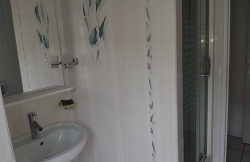 Tarascon-sur-Ariege House | Lotus cottage single storey house