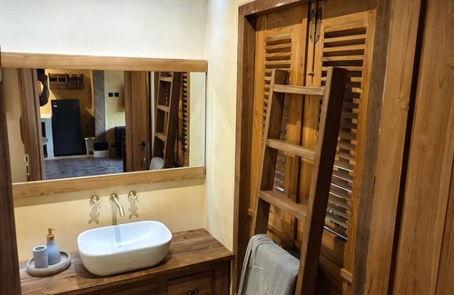 Bangunjiwo Hotel | Lotus Forest Houses