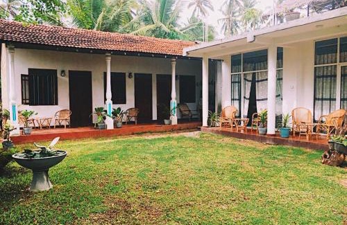 Midigama Hotel | Lotus Surf House