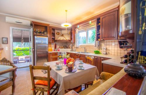 Ayios Kirikos House | Loukas Farm House