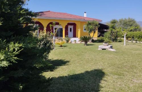 Ayios Kirikos House | Loukas Farm House