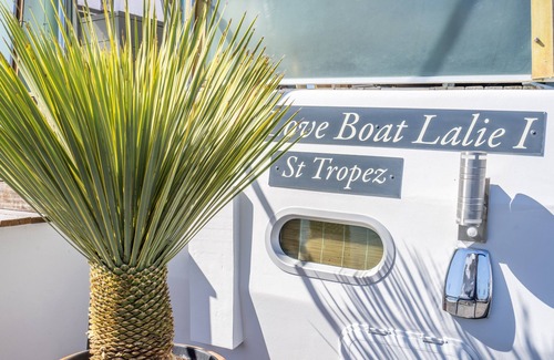 Bassins a Flot Boat Rental | Love Boat Vintage